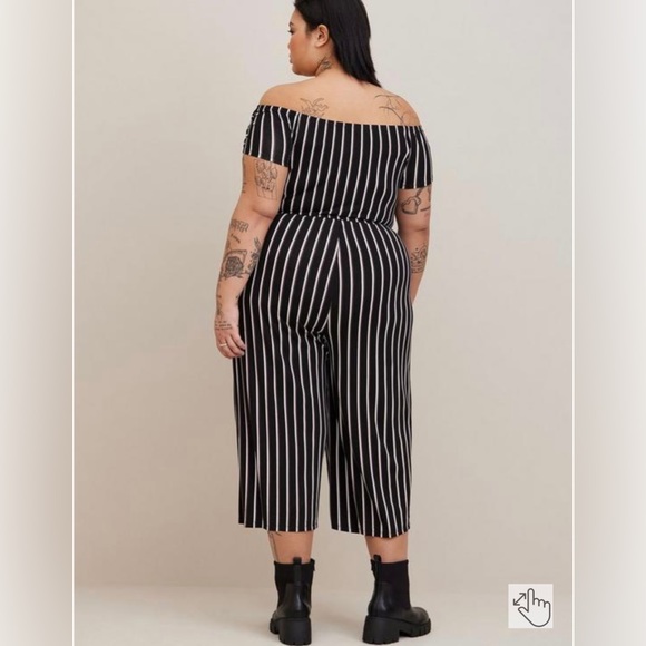 Torrid jumpsuit- size 2 - Picture 4 of 4